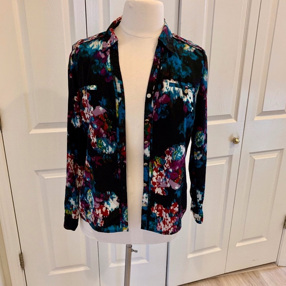 Elementz Tops - Beautiful Button-Down Shirt in Floral Print - EUC